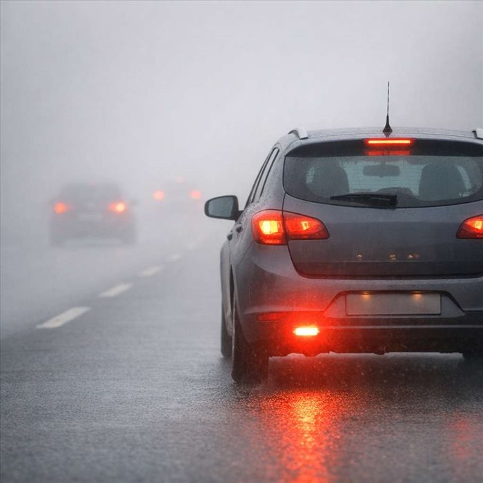 Quand utiliser les feux de brouillard arrière ? Conseils et sanctions